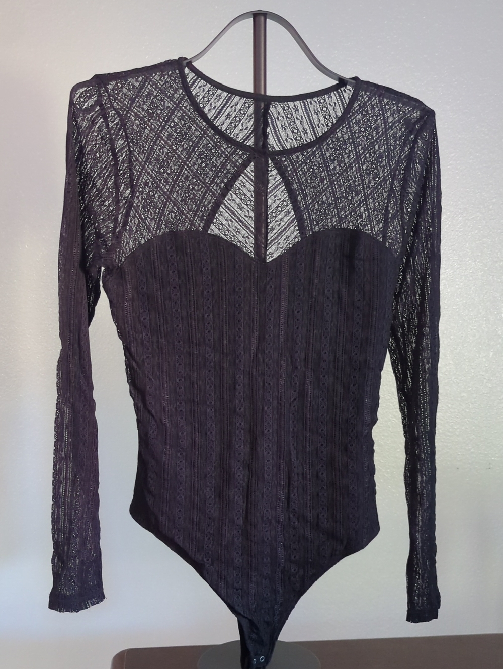 Abercrombie & Fitch Long-Sleeve Geometric Lace Bodysuit in Black Size Large